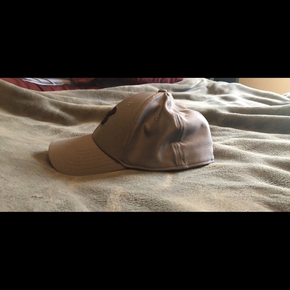 Under Armour hat - Picture 3 of 3